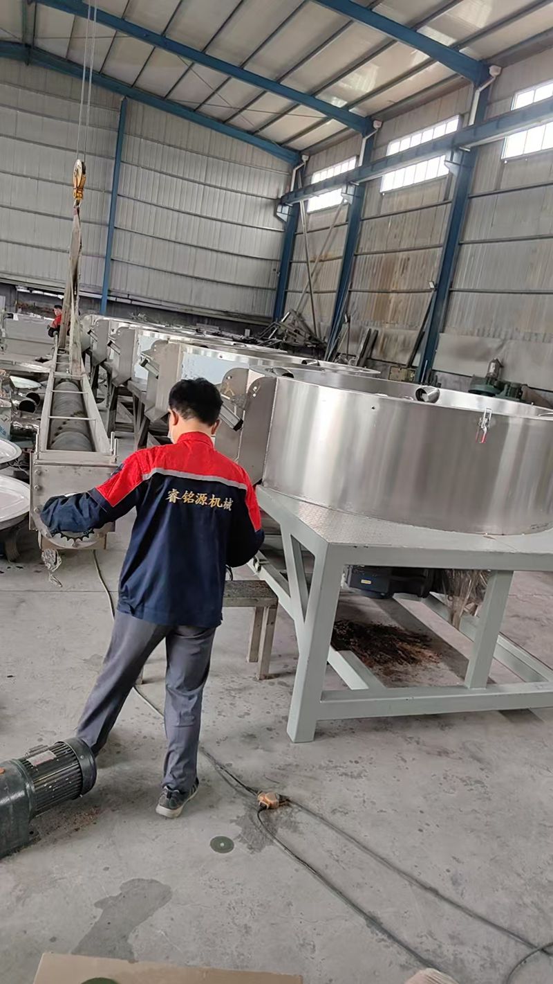 辣椒酱炒干机生产现场